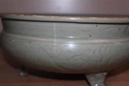 A Chinese Longquan celadon tripod censer, Ming Dynasty diameter 27cm